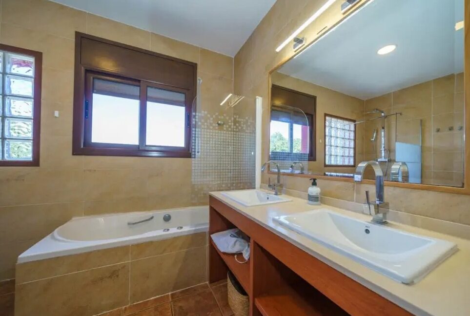 WhatsApp Image 2025-11-29 at 18.28.01