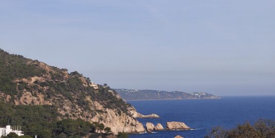 Parcela exclusiva en Tossa de Mar con vistas panorámicas al mar